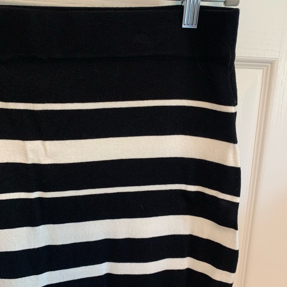Ellen Tracy Black and White Striped Ribbed Pencil Skirt. New. Size XL - Picture 3 of 11